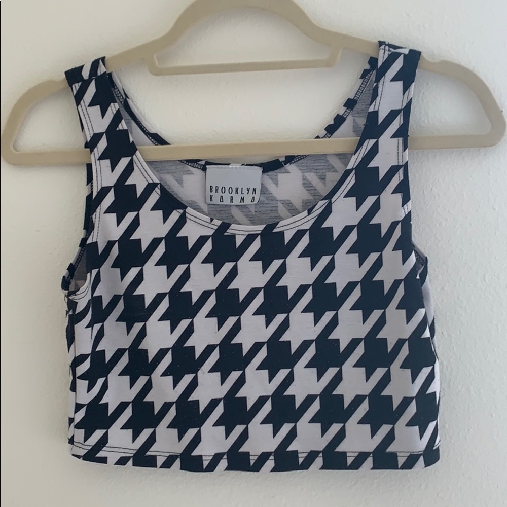 Black and white pattern crop top